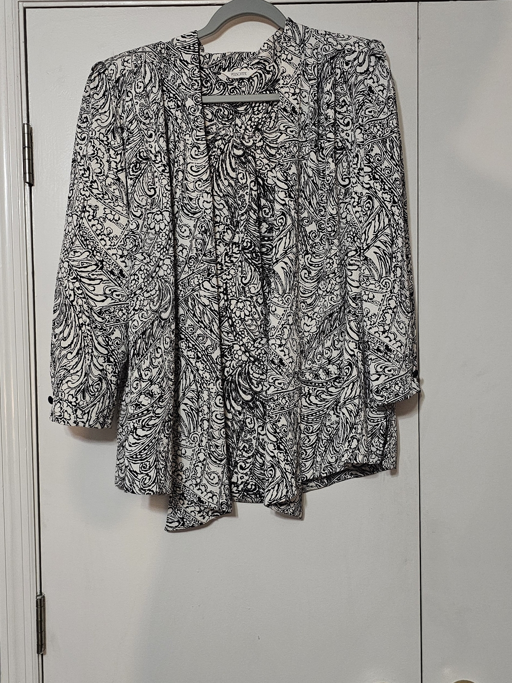 Vintage 80s Women’s Black & White Paisley Cardigan W/ S-pads Lg